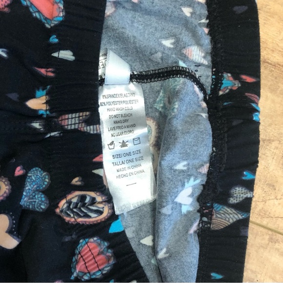 Leggings Depot Valentine Hearts multi on black 💕 - Picture 3 of 5